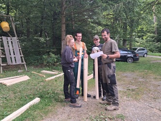 Hochsitzbau der Jagdschule im Kurs 2025