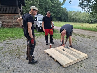 Hochsitzbau der Jagdschule im Kurs 2025
