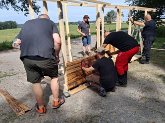 Hochsitzbau der Jagdschule im Kurs 2025