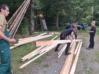 Hochsitzbau der Jagdschule im Kurs 2025