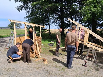 Hochsitzbau der Jagdschule im Kurs 2025