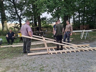 Hochsitzbau der Jagdschule im Kurs 2025