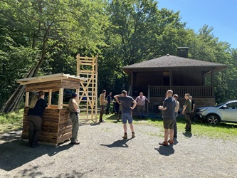 Hochsitzbau der Jagdschule im Kurs 2025