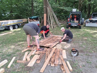 Hochsitzbau der Jagdschule im Kurs 2025