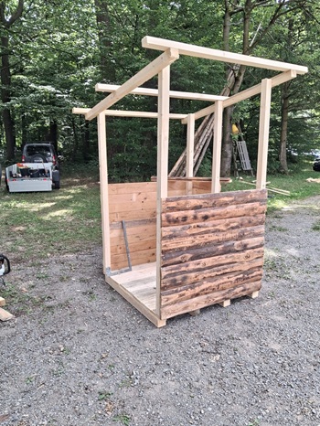 Hochsitzbau der Jagdschule im Kurs 2025