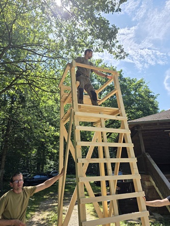 Hochsitzbau der Jagdschule im Kurs 2025