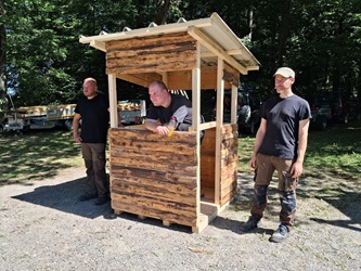 Hochsitzbau der Jagdschule im Kurs 2025