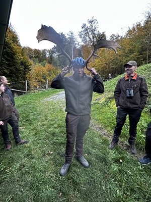 Jagdscheinanwärter beim Probetragen