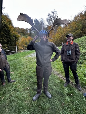 Jagdscheinanwärter beim Probetragen