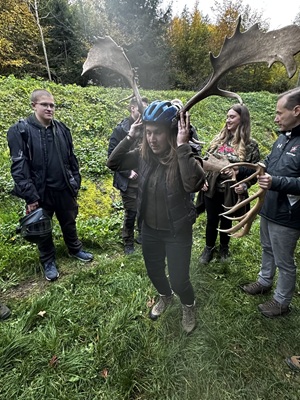 Jagdscheinanwärter beim Probetragen