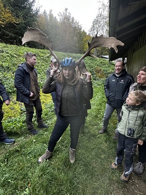 Jagdscheinanwärter beim Probetragen