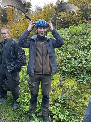 Jagdscheinanwärter beim Probetragen