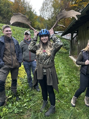 Jagdscheinanwärter beim Probetragen