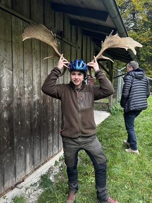 Jagdscheinanwärter beim Probetragen